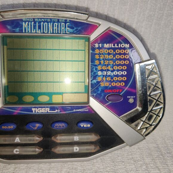 Vintage Lot of 3 items-One Electronic Handheld Game and Two PC Games-Pre Owned - Picture 13 of 16